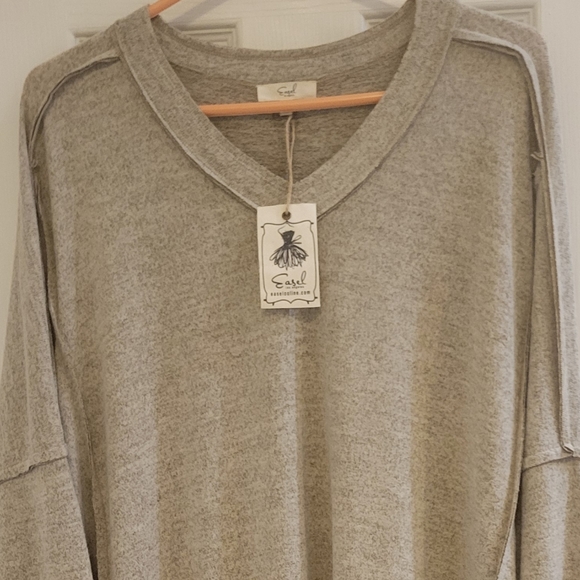 Easel NWT Reverse Stitch Top Small - Picture 11 of 11